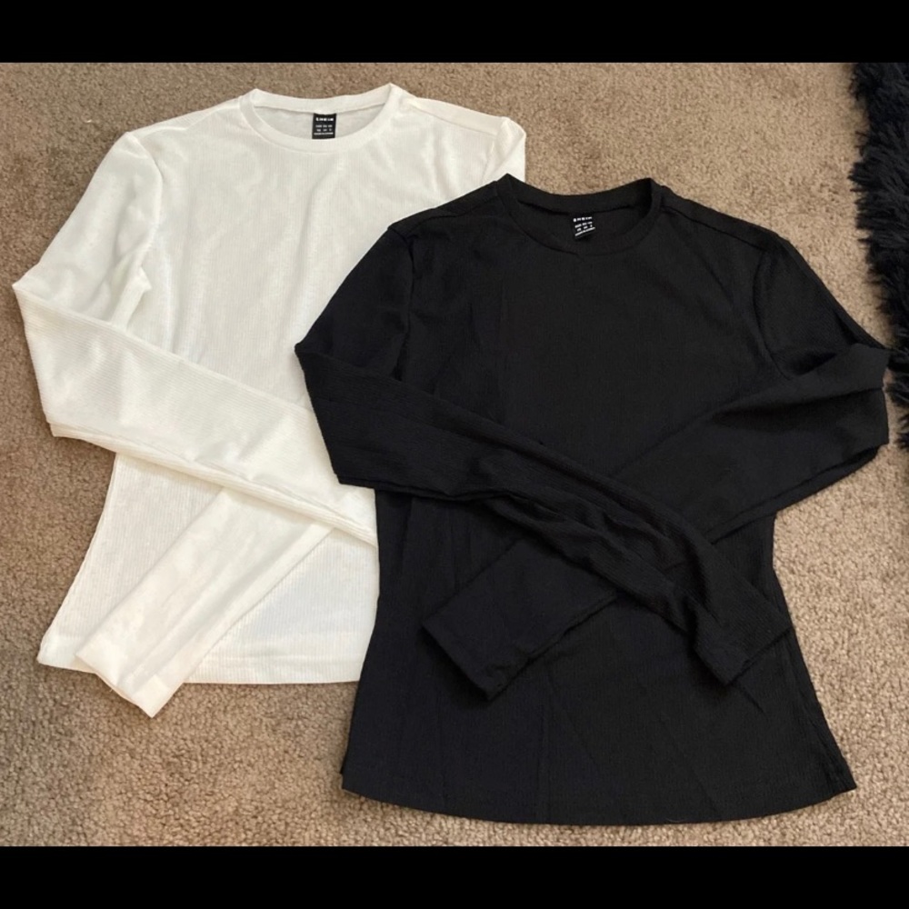 2 Women’s Long Sleeve Shirts
